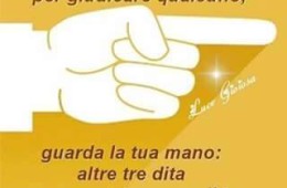 Quando punti il dito per giudicare qualcuno, guarda la tua mano: altre tre dita sono puntate verso di te. (Proverbio cinese)