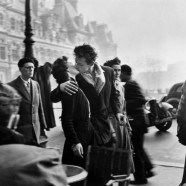 Coppia che si bacia – Robert Doisneau