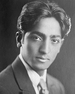 “La più alta forma di intelligenza umana è la capacità di osservare senza giudicare.” (Jiddu Krishnamurti)